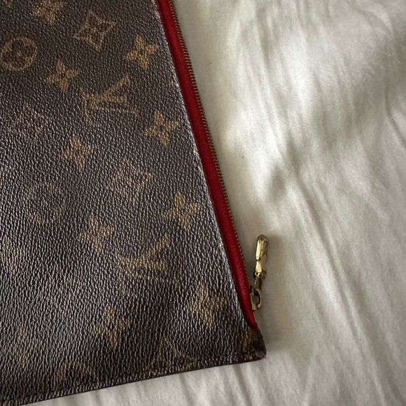 Authentic Louis Vuitton Monogram Neverfull Pouchette - Picture 6 of 9